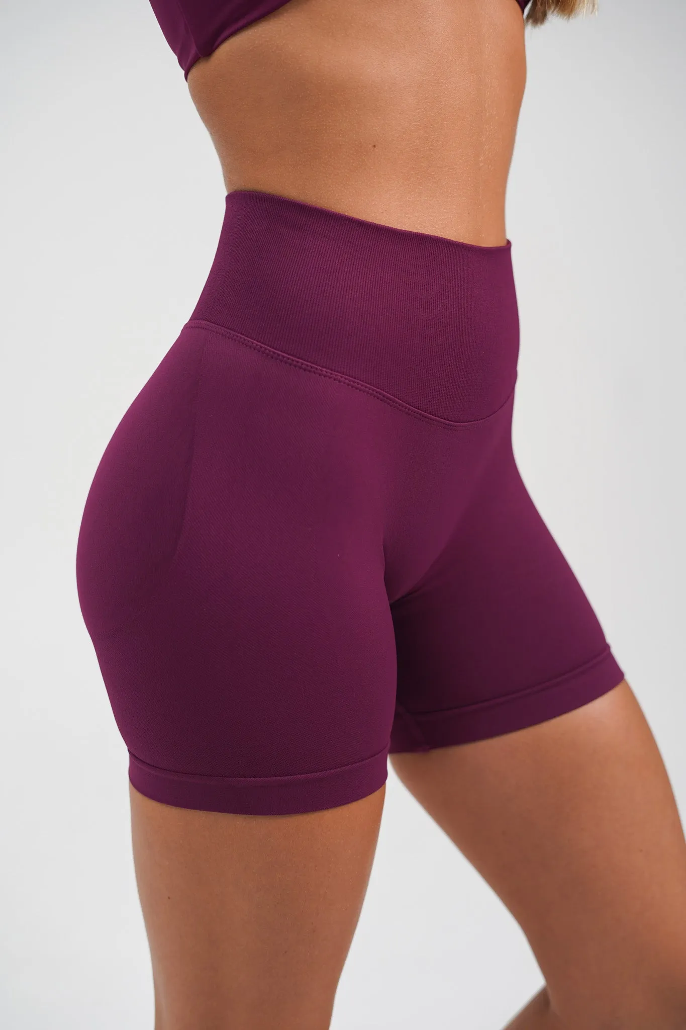 RECOIL HIGH WAIST SCRUNCH SHORTS - BERRY