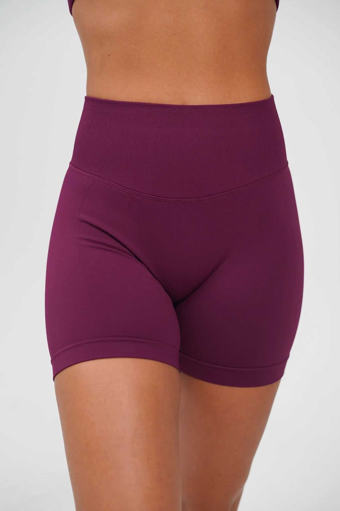 RECOIL HIGH WAIST SCRUNCH SHORTS - BERRY