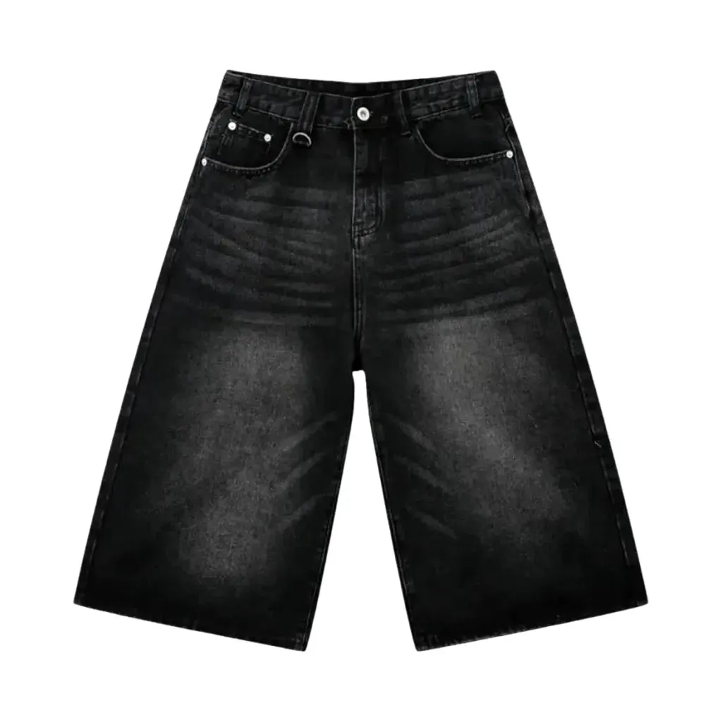 Stylish mid-rise men's jean shorts