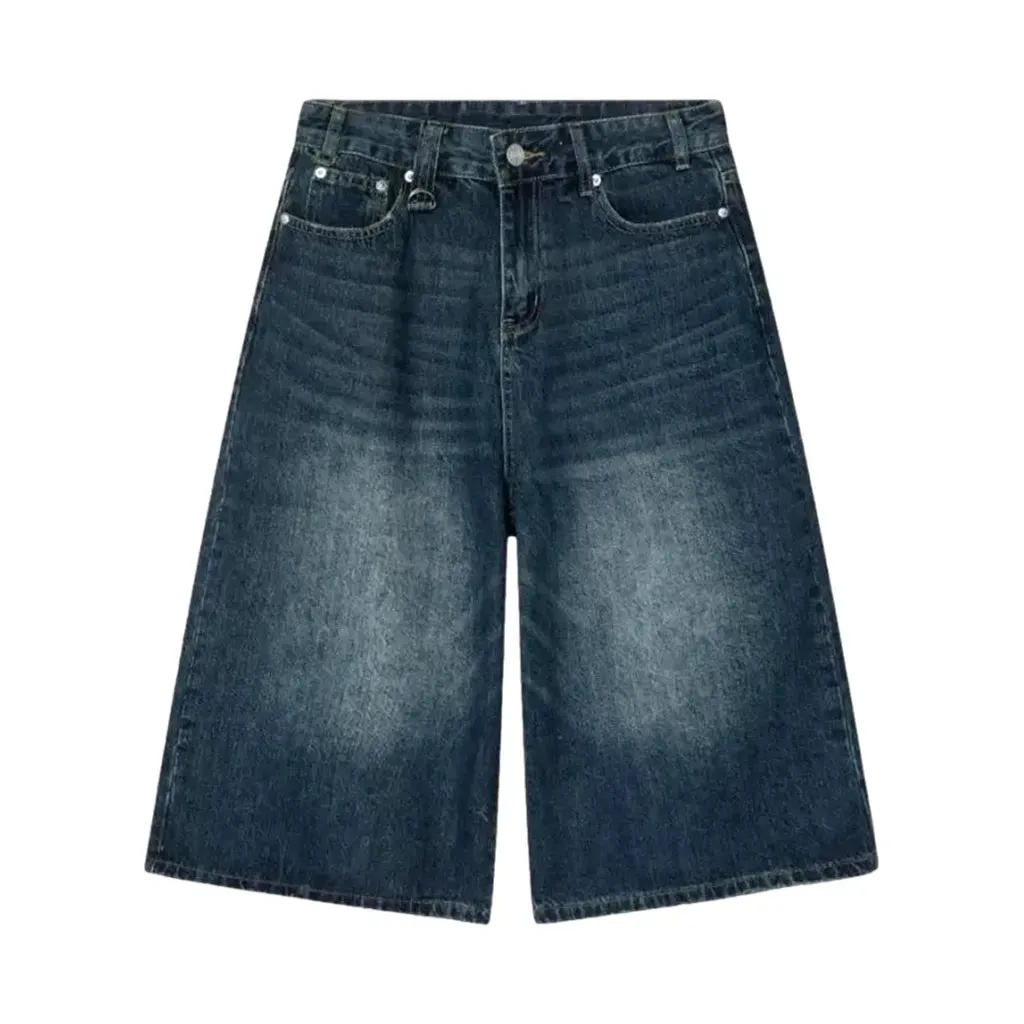 Stylish mid-rise men's jean shorts