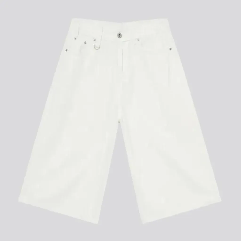 Stylish mid-rise men's jean shorts